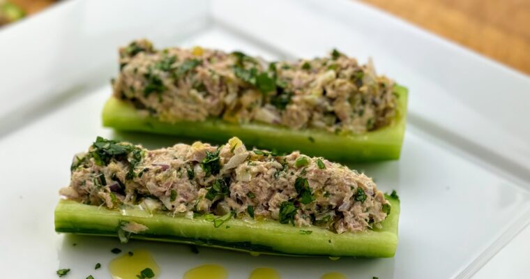 Pepinos Rellenos de Ensalada de Atún