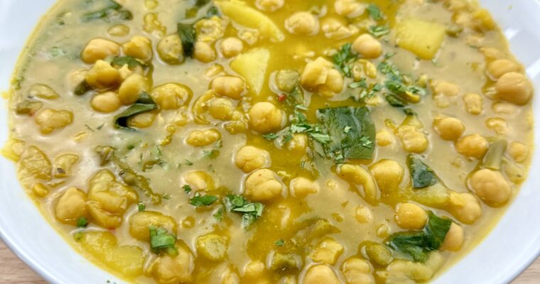 Sopa de Garbanzos con Espinaca y Vegetales