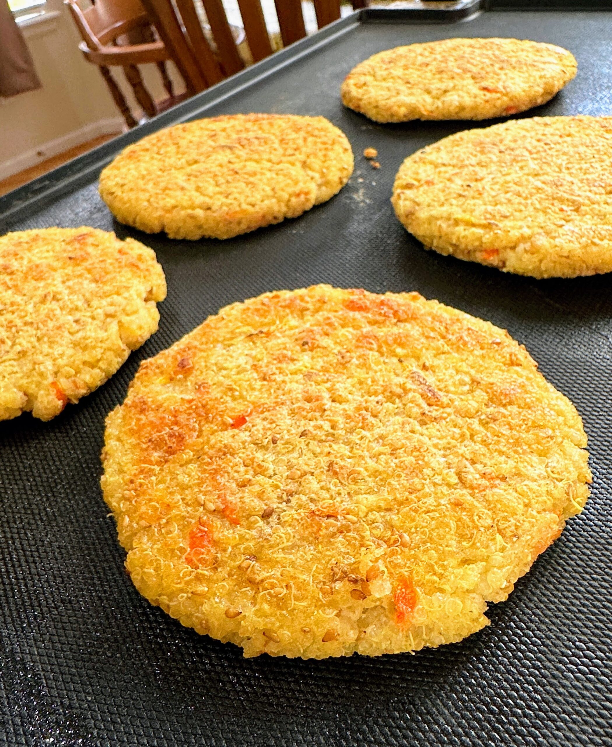 Arepas de Quinoa con Zanahoria y Semillas de Ajonjolí